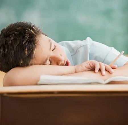 ۲۰ روش موثر برای رفع خواب آلودگی هنگام مطالعه